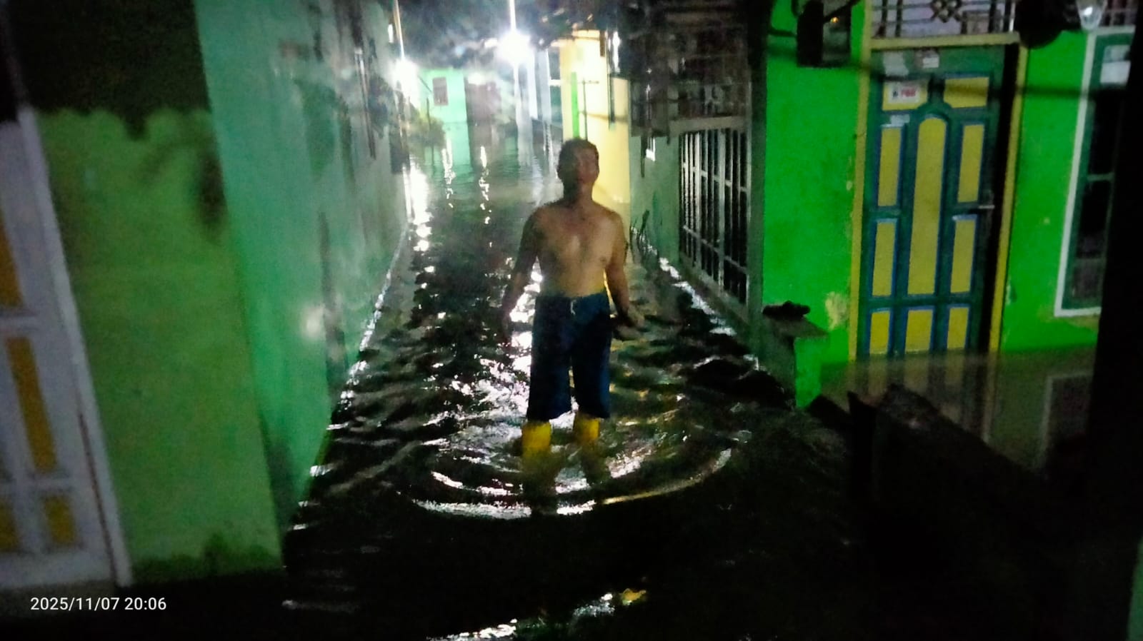 Banjir Rob Genangi Permukiman Warga di Rangai Tri Tunggal, BPBD Lampung Selatan Turun ke Lokasi